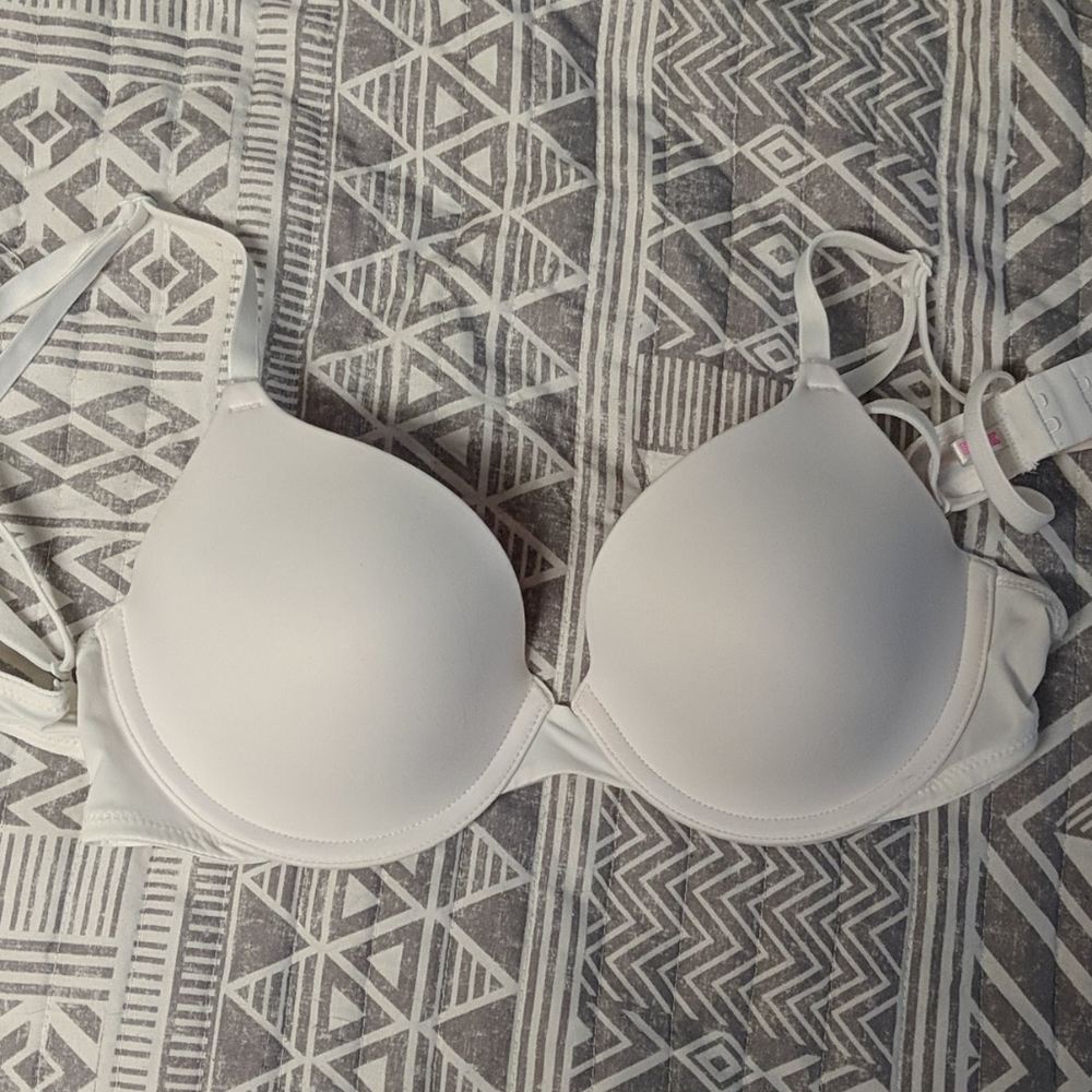 VS White T Shirt Bra